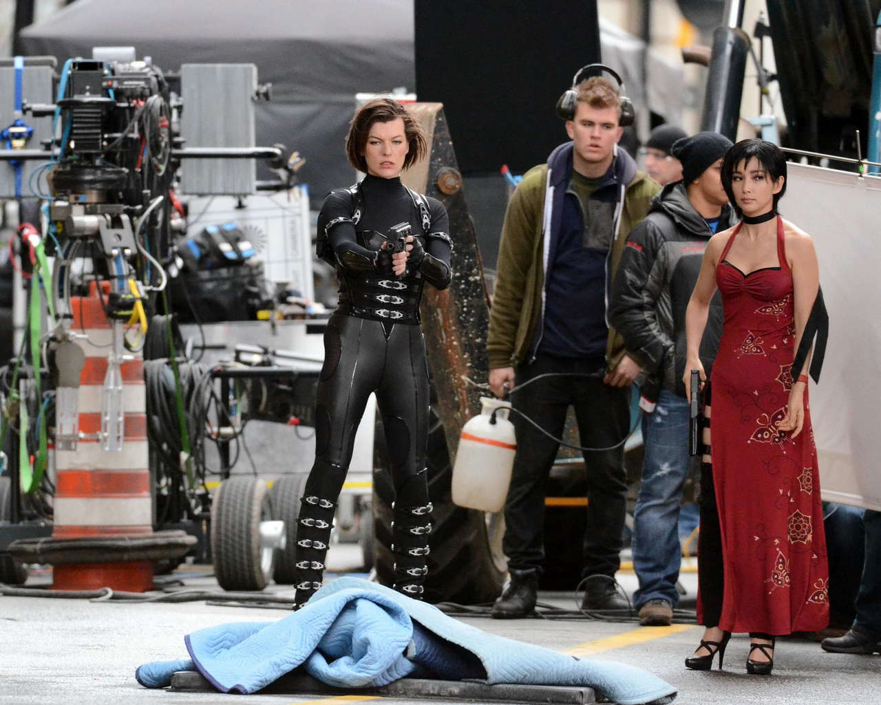 Milla Jovovich Set Resident Evil