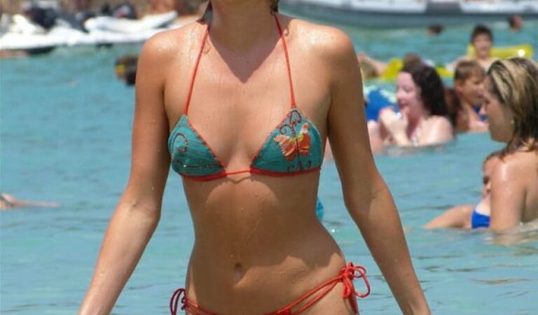 Millie Mackintosh Bkini Beach Ibiza (7 photos)