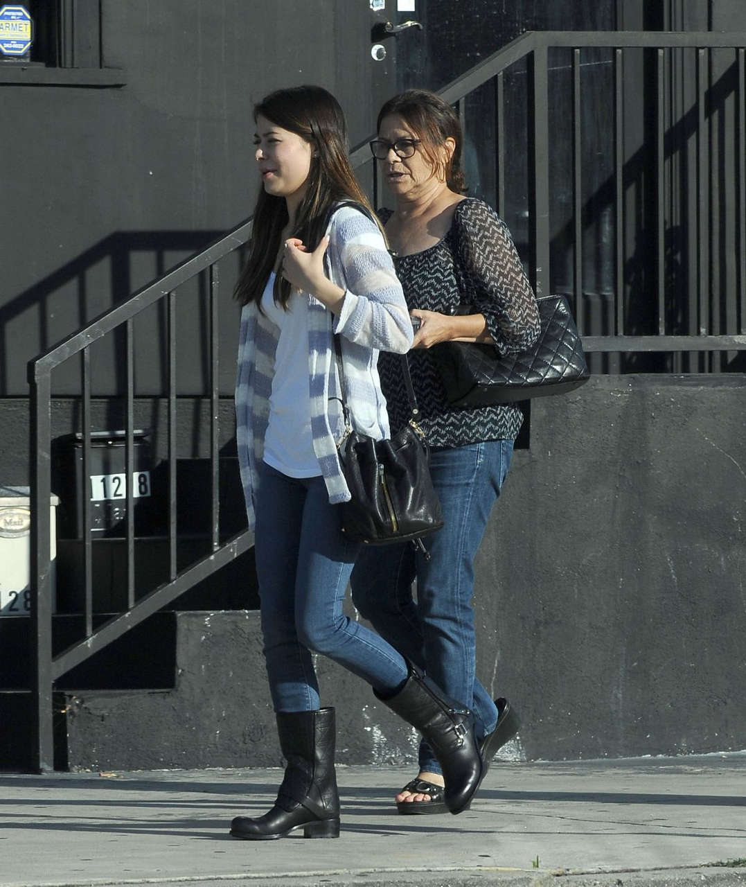 Miranda Cosgrove Out About Los Angeles