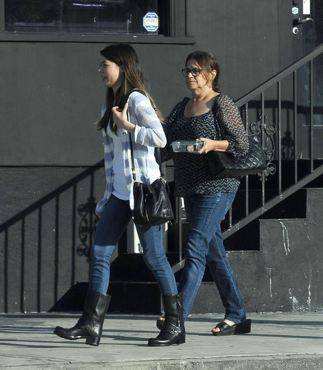 Miranda Cosgrove Out About Los Angeles