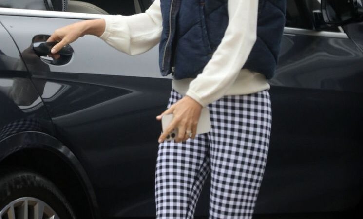 Miranda Kerr Leaves Friends House Los Angeles (6 photos)
