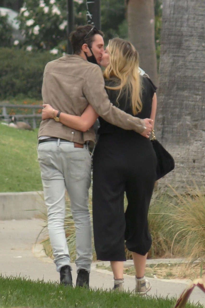 Mischa Barton Gian Marco Flamini Out Kissing Los Angeles