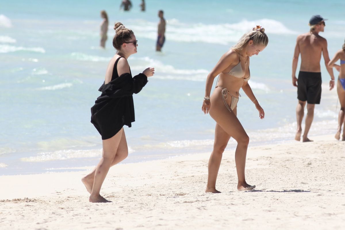 Molly Mae Hague Bikini On Beach Tulum