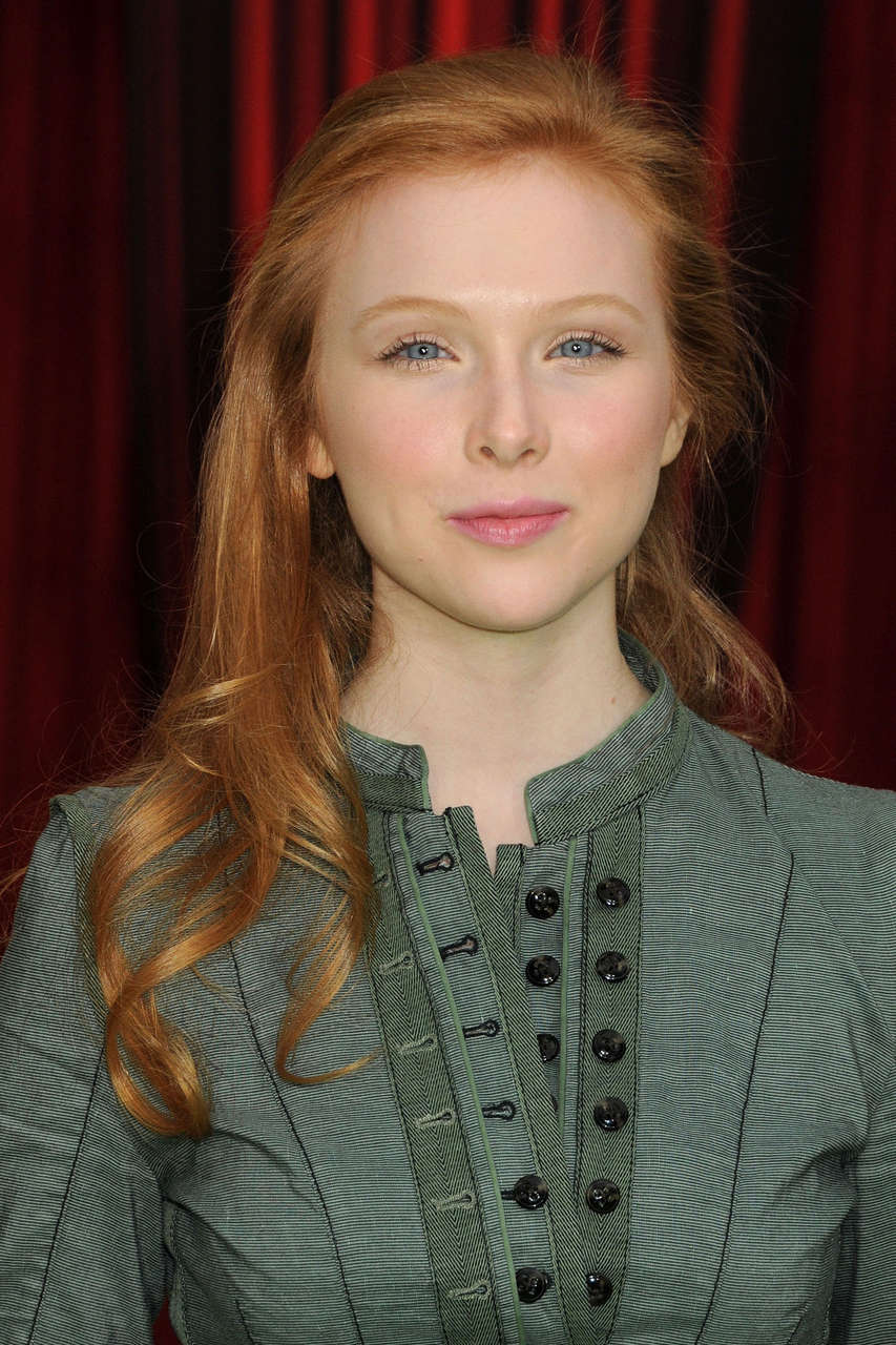 Molly Quinn Muppets Premiere El Capitan Theater Hollywood