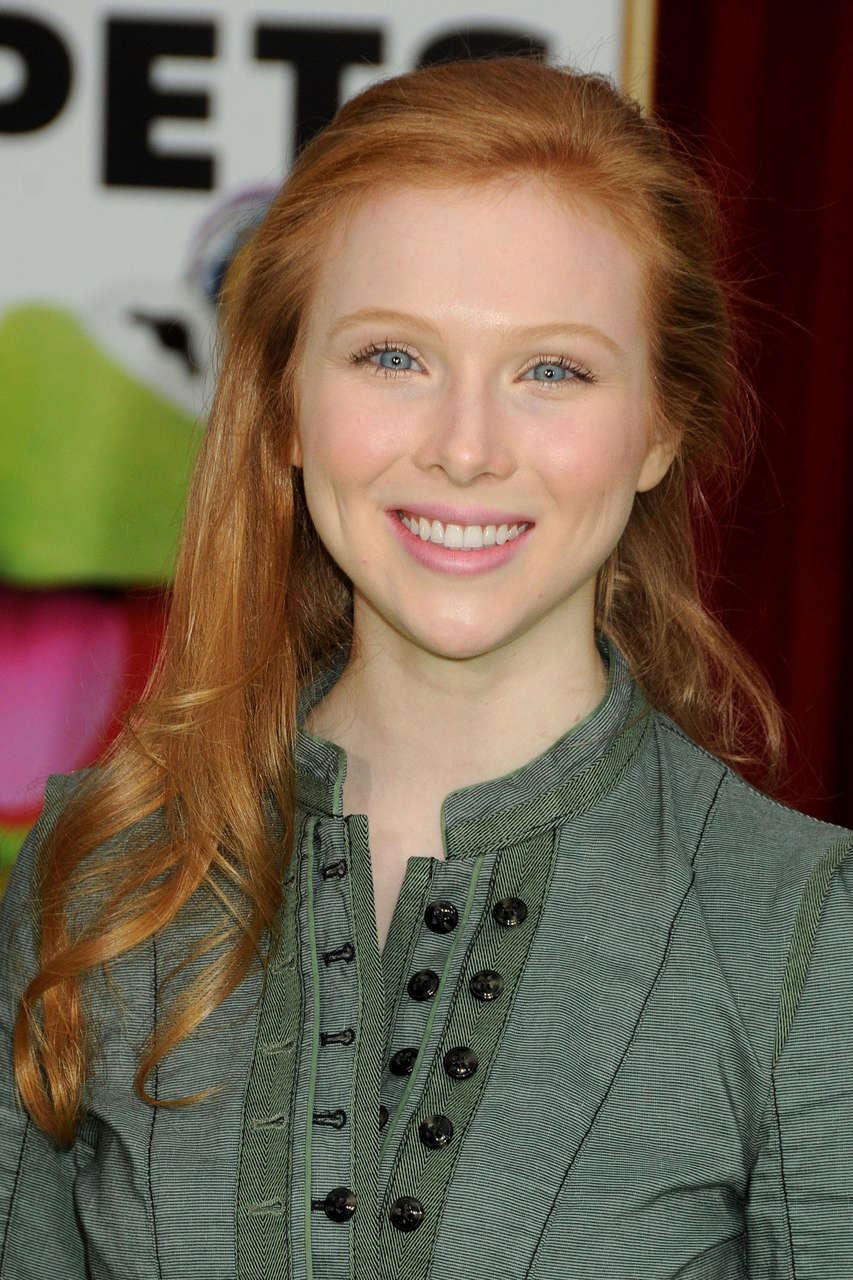 Molly Quinn Muppets Premiere El Capitan Theater Hollywood