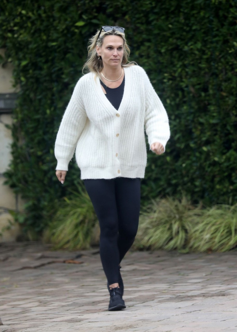 Molly Sims Out About Los Angeles