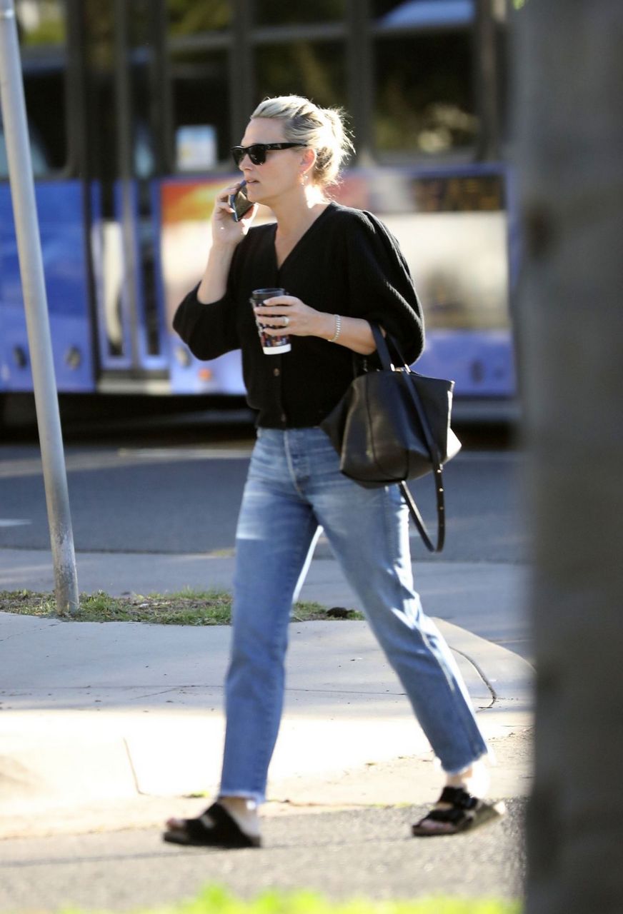 Molly Sims Out For Coffee Santa Monica