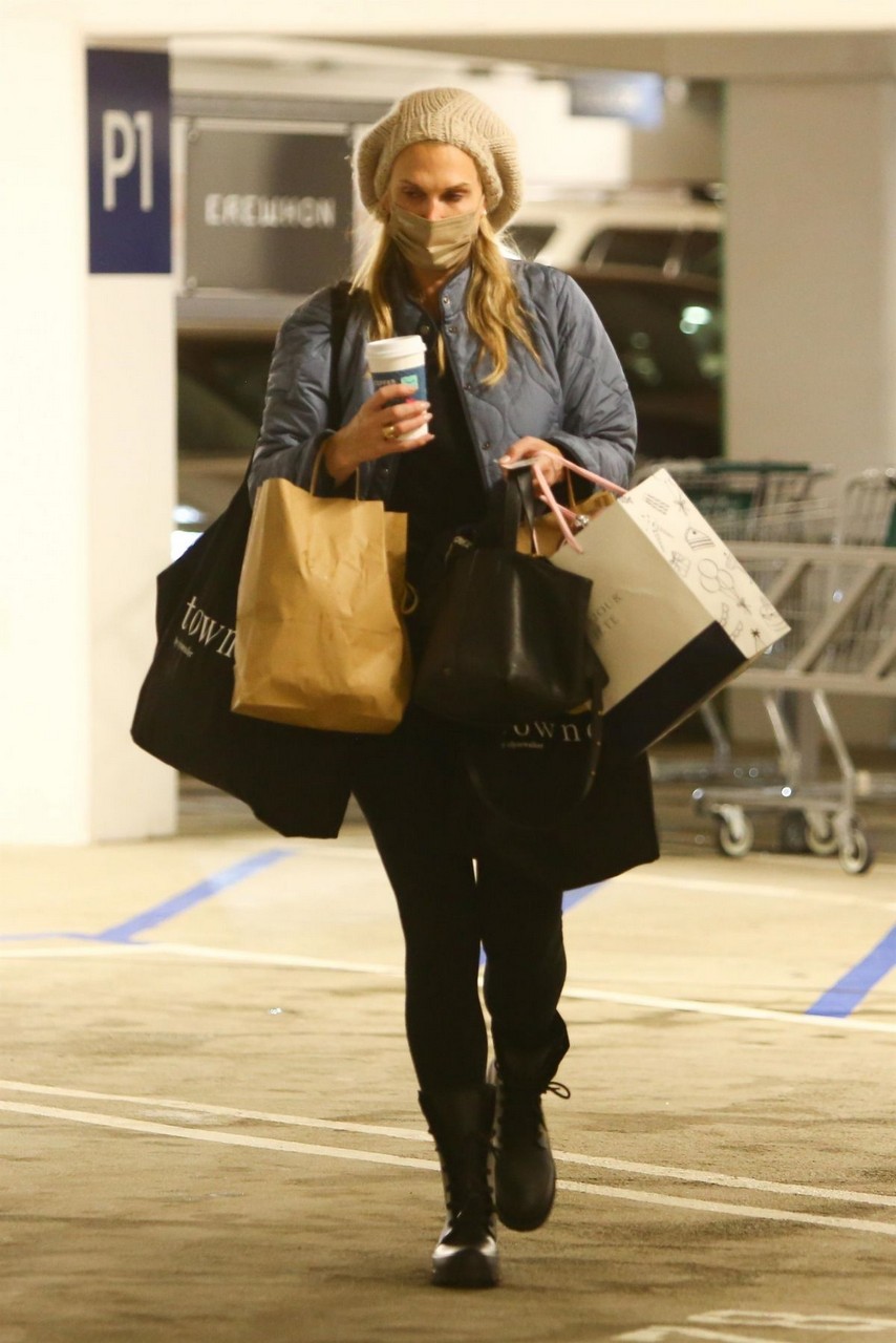 Molly Sims Out Shopping Pacific Palisades