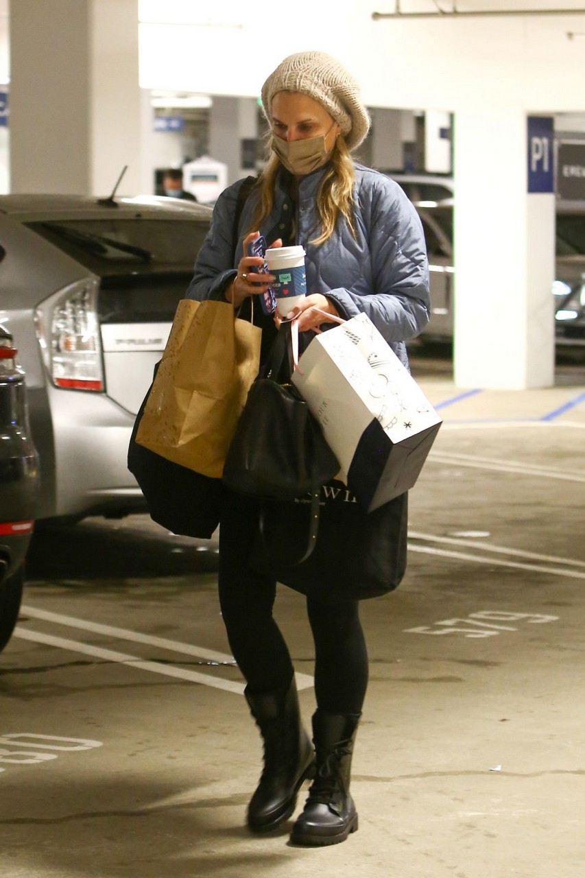Molly Sims Out Shopping Pacific Palisades