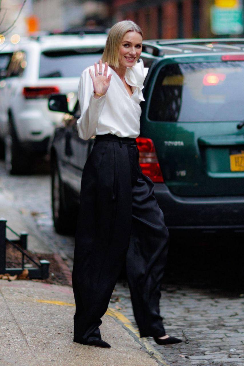 Naomi Watts Leaves Her Apartment New York