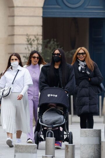 Naomio Cambpell Out With Her Baby And Mother Out Paris