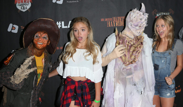 Natalie And Emily Alyn Lind (1 photo)
