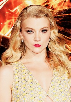Natalie Dormer Attends The Premiere Of Mockingjay (4 photos)