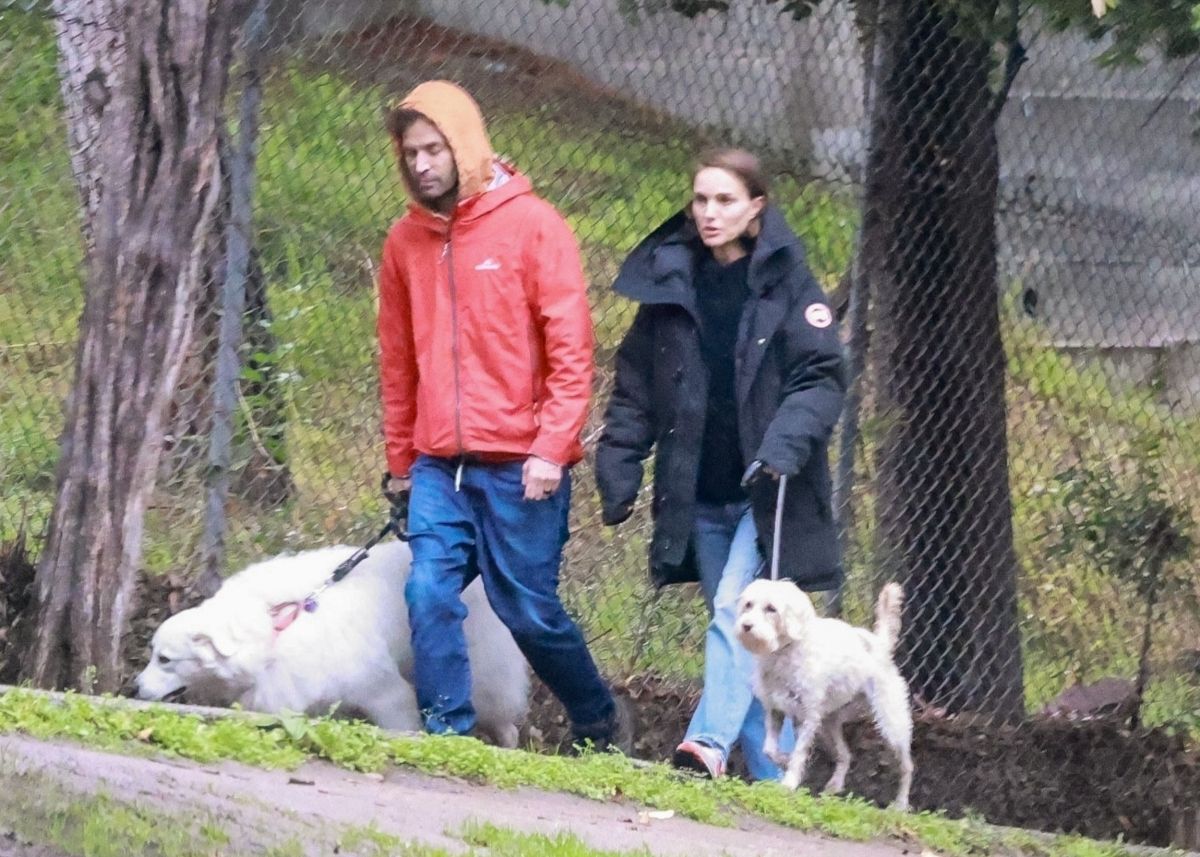 Natalie Portman Benjamin Millepied Out With Their Dogs Griffith Park Los Feliz