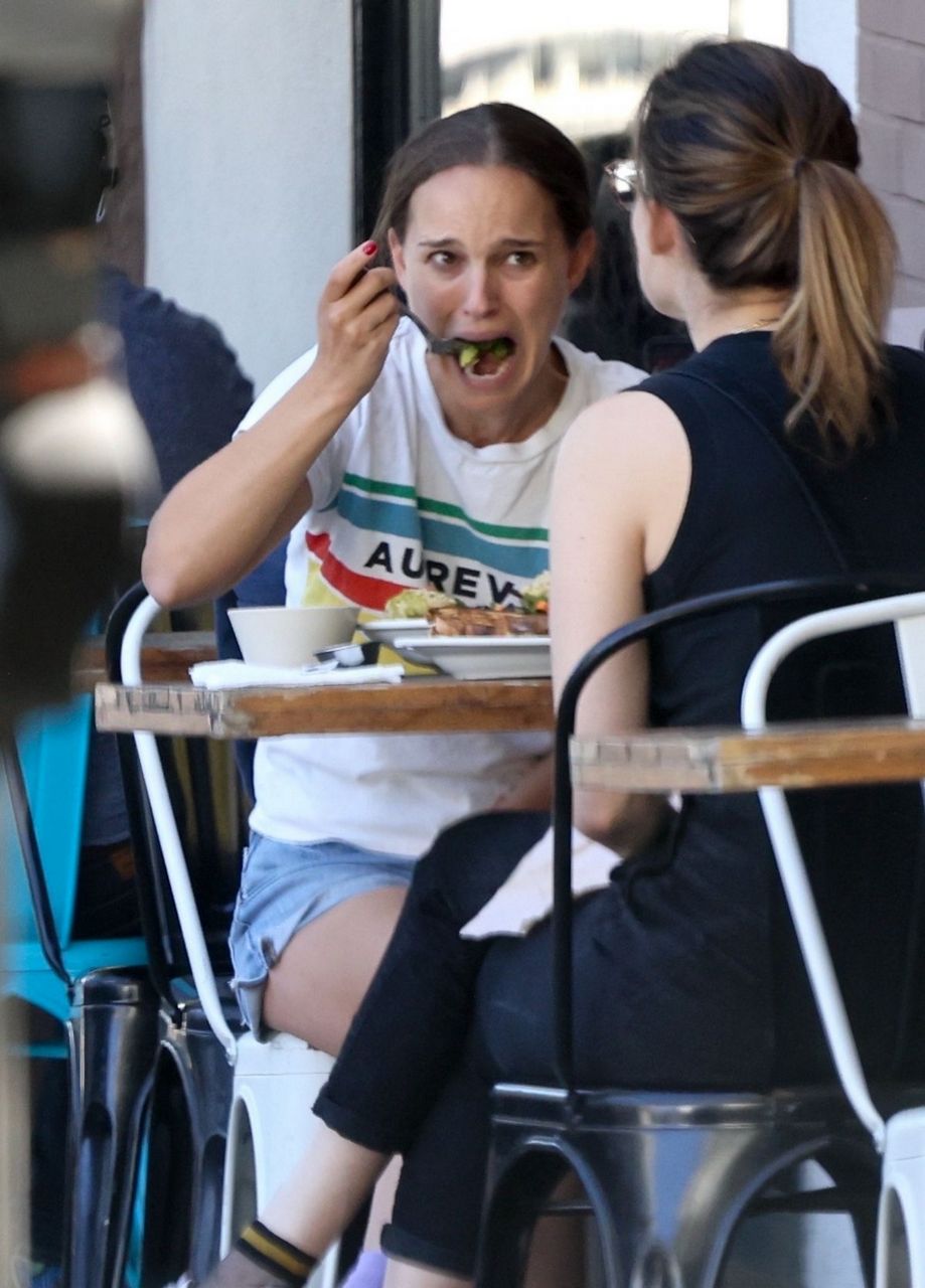 Natalie Portman Out For Lunch With Friend Los Feliz