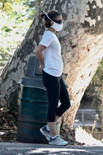 Natalie Portman Out Hiking Griffith Park Los Feliz