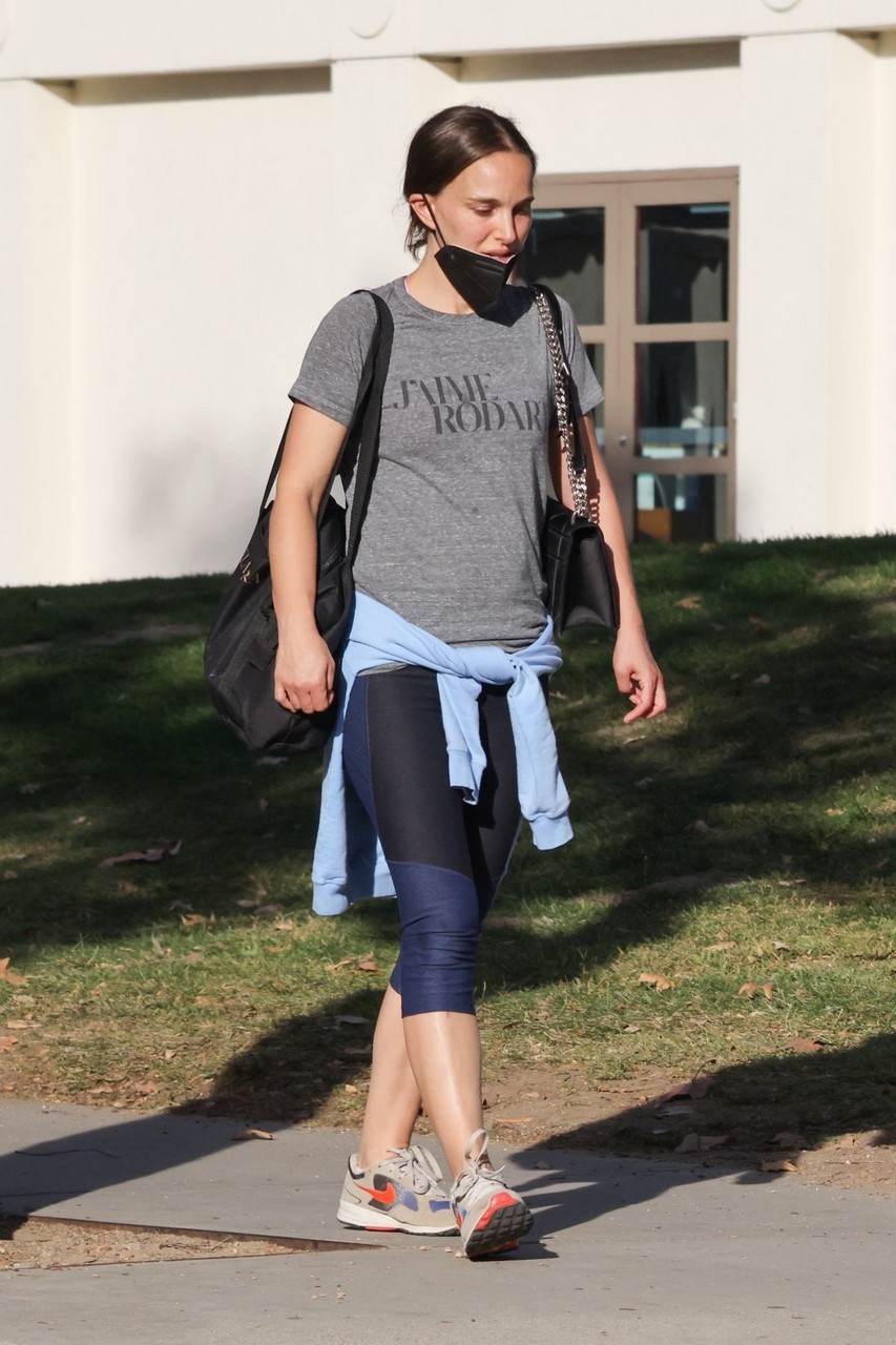 Natalie Portman Takes Her Daughter Swimming Lessons Los Angeles