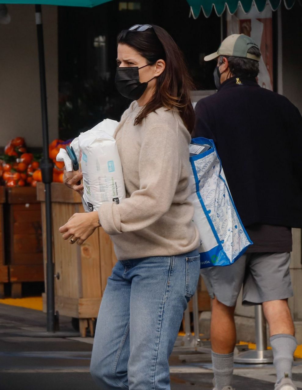 Neve Campbell And Jj Feild Shopping Whole Foods Los Angeles