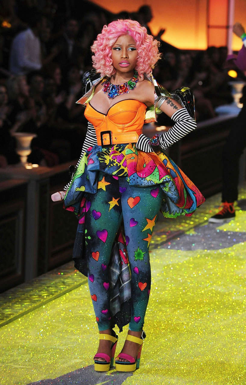Nicki Minaj Performs Victorias Secret Fashion Show New York