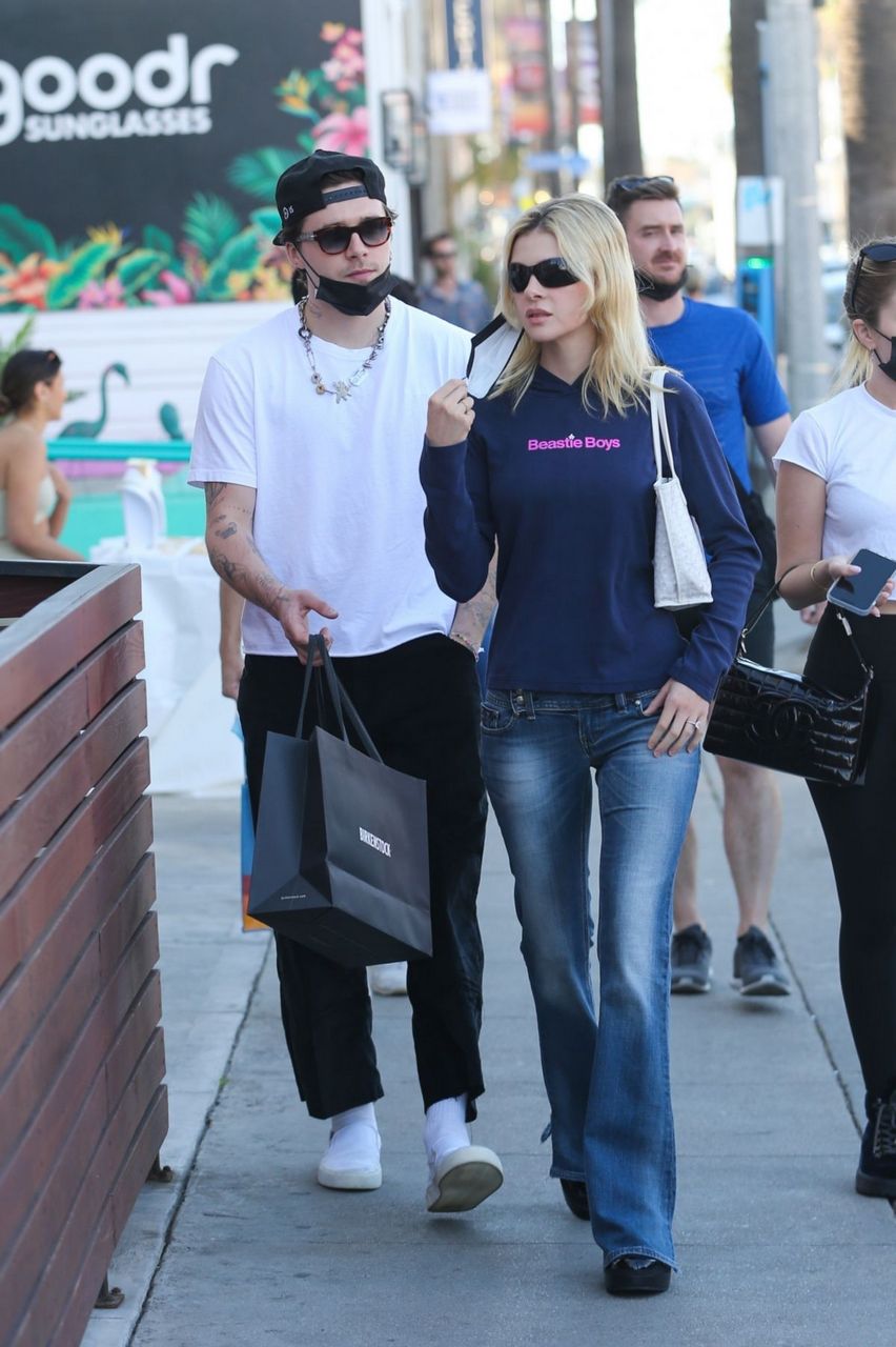 Nicola Peltz And Brooklyn Beckham Out Shopping On Abbot Kinney Venice Beach