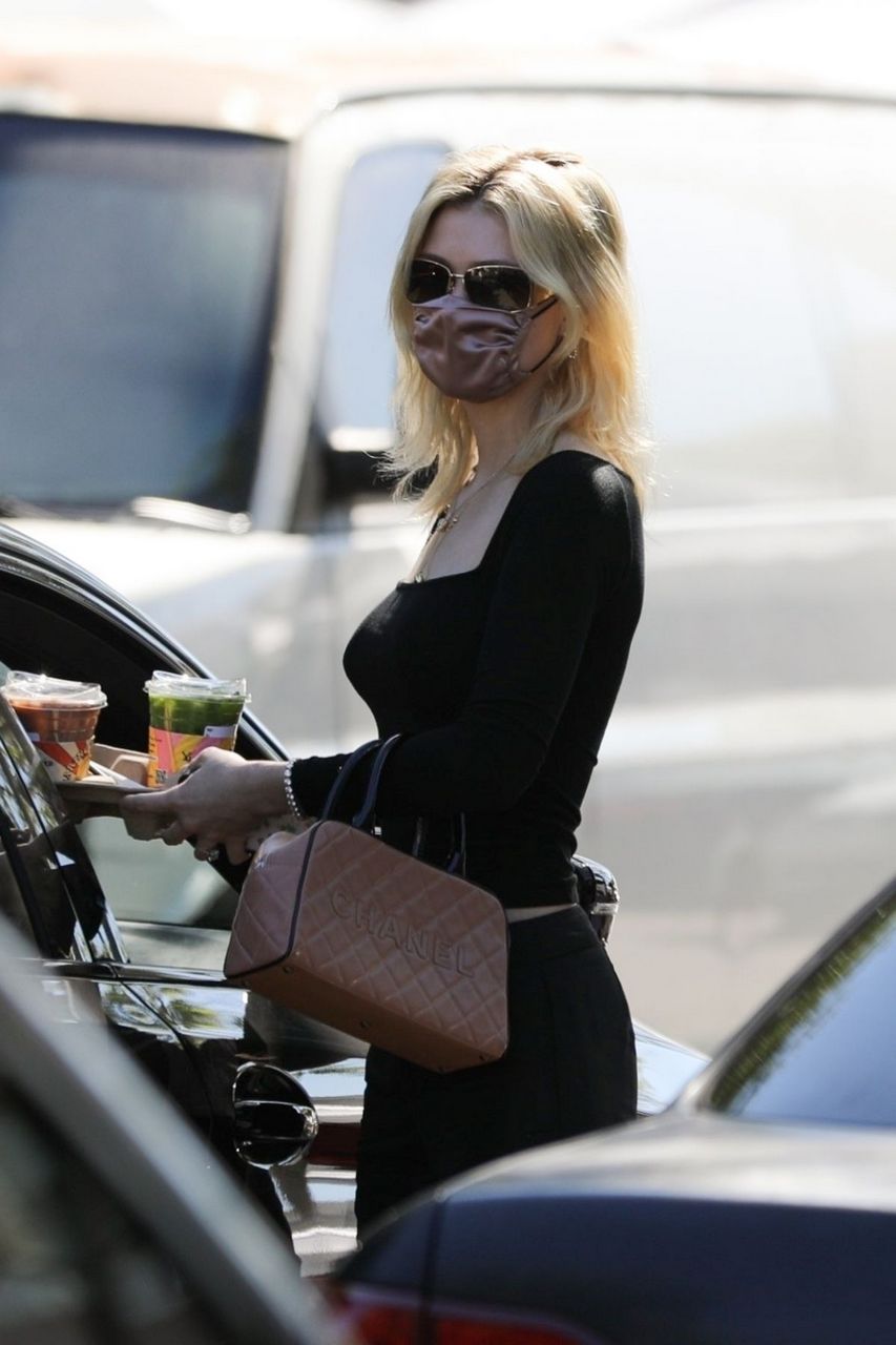 Nicola Peltz Out On Valentine S Day Los Angeles