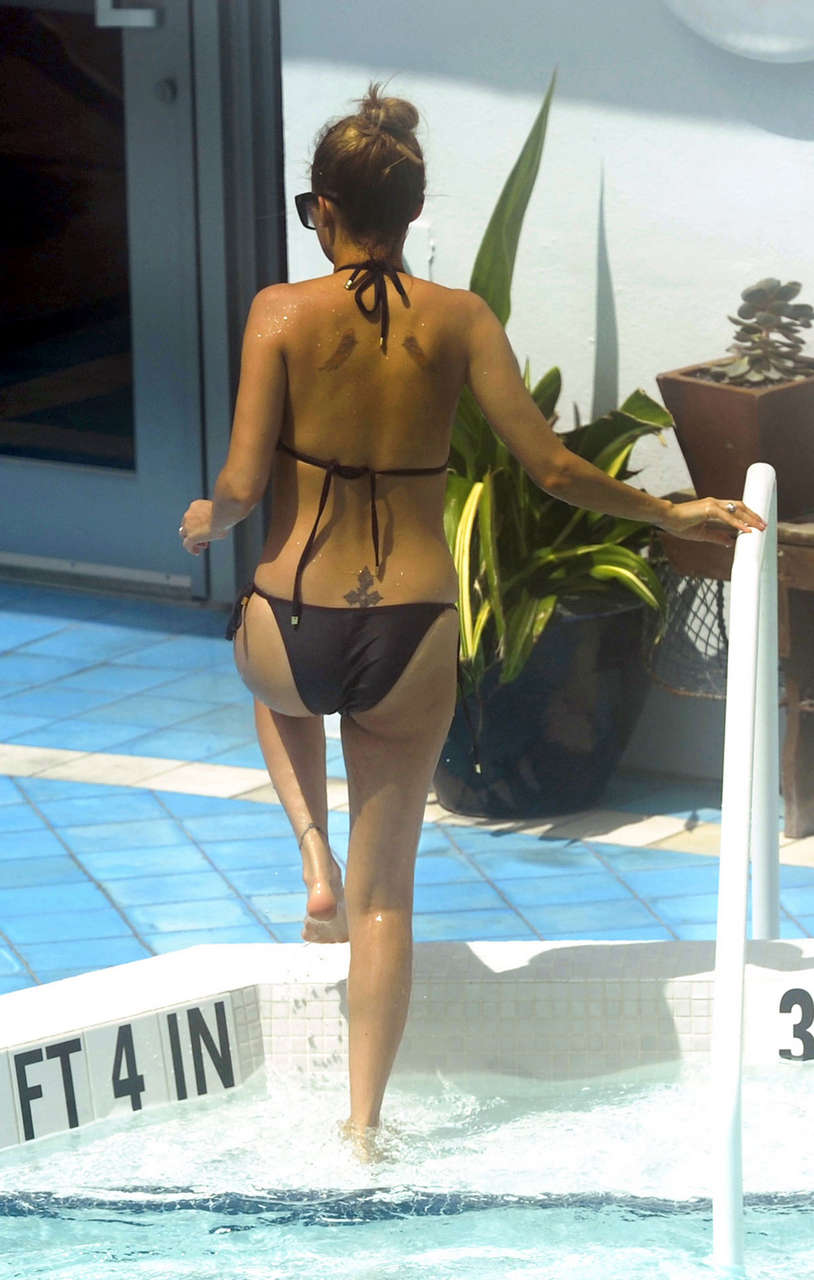 Nicole Richie Bikini Poolside Miami