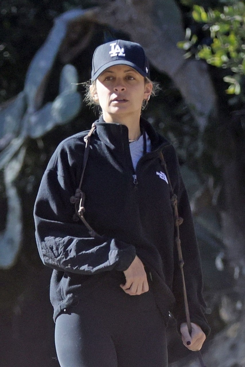 Nicole Richie Joel Madden Out Hikings With Their Dogs Los Angeles