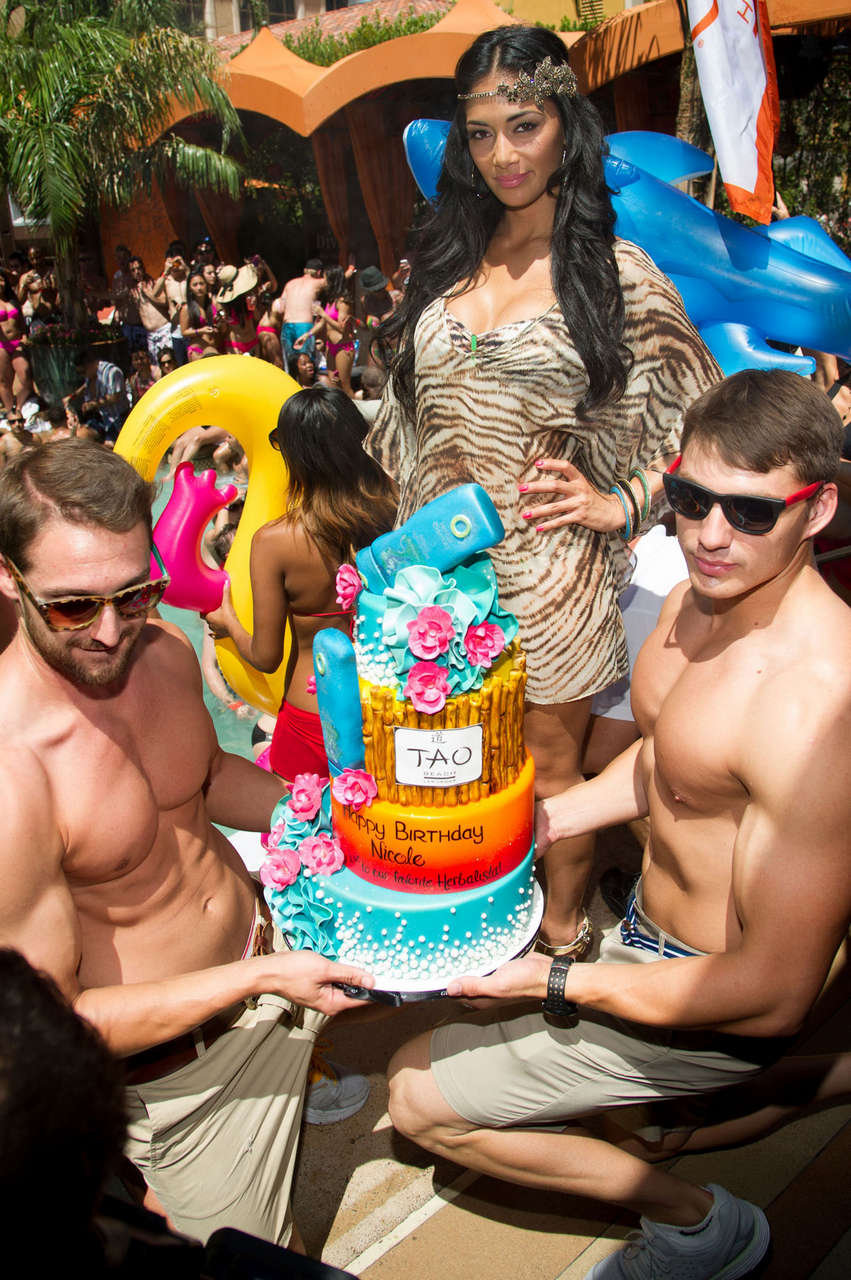 Nicole Scherzinger Celebrates Her Birthday Tao Beach Nightclub Las Vegas