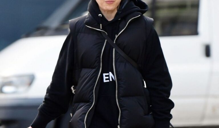 Noomi Rapace Out And About London (7 photos)