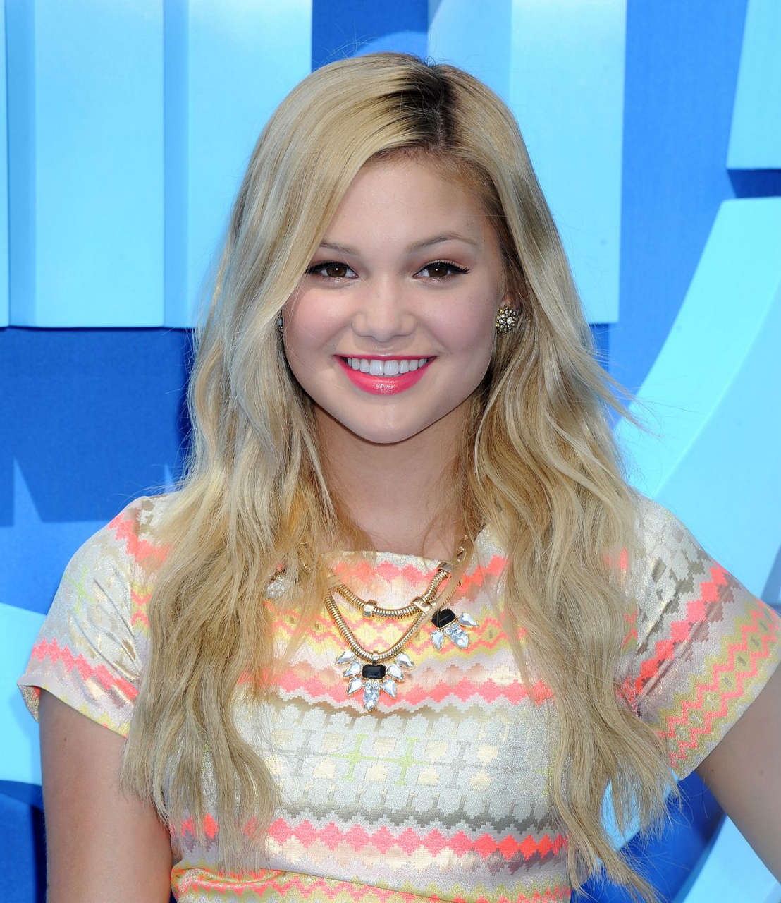 Olivia Holt Dolphin Tale 2 Premiere Los Angeles