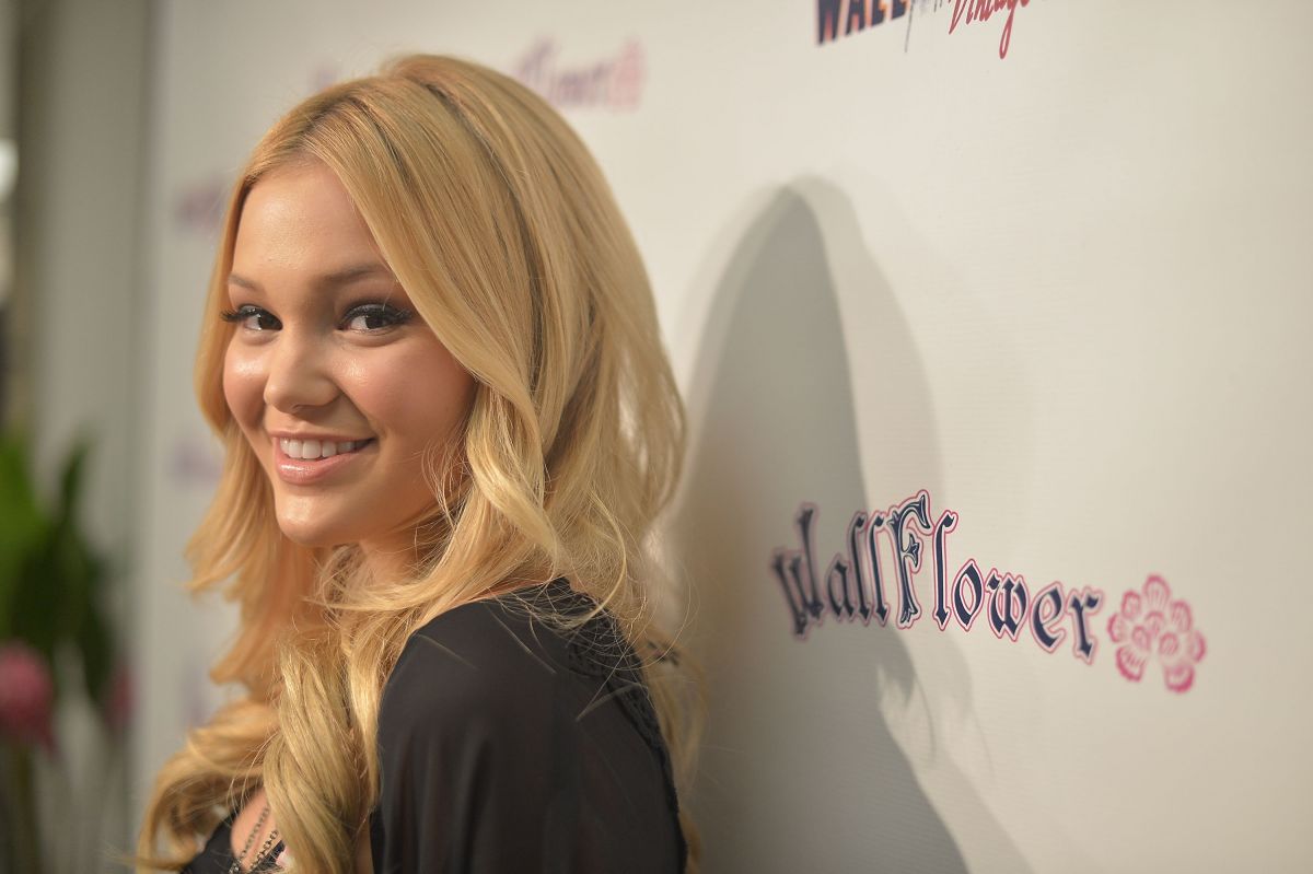 Olivia Holt Wallflower Jeans Fashion Night Out Los Angeles
