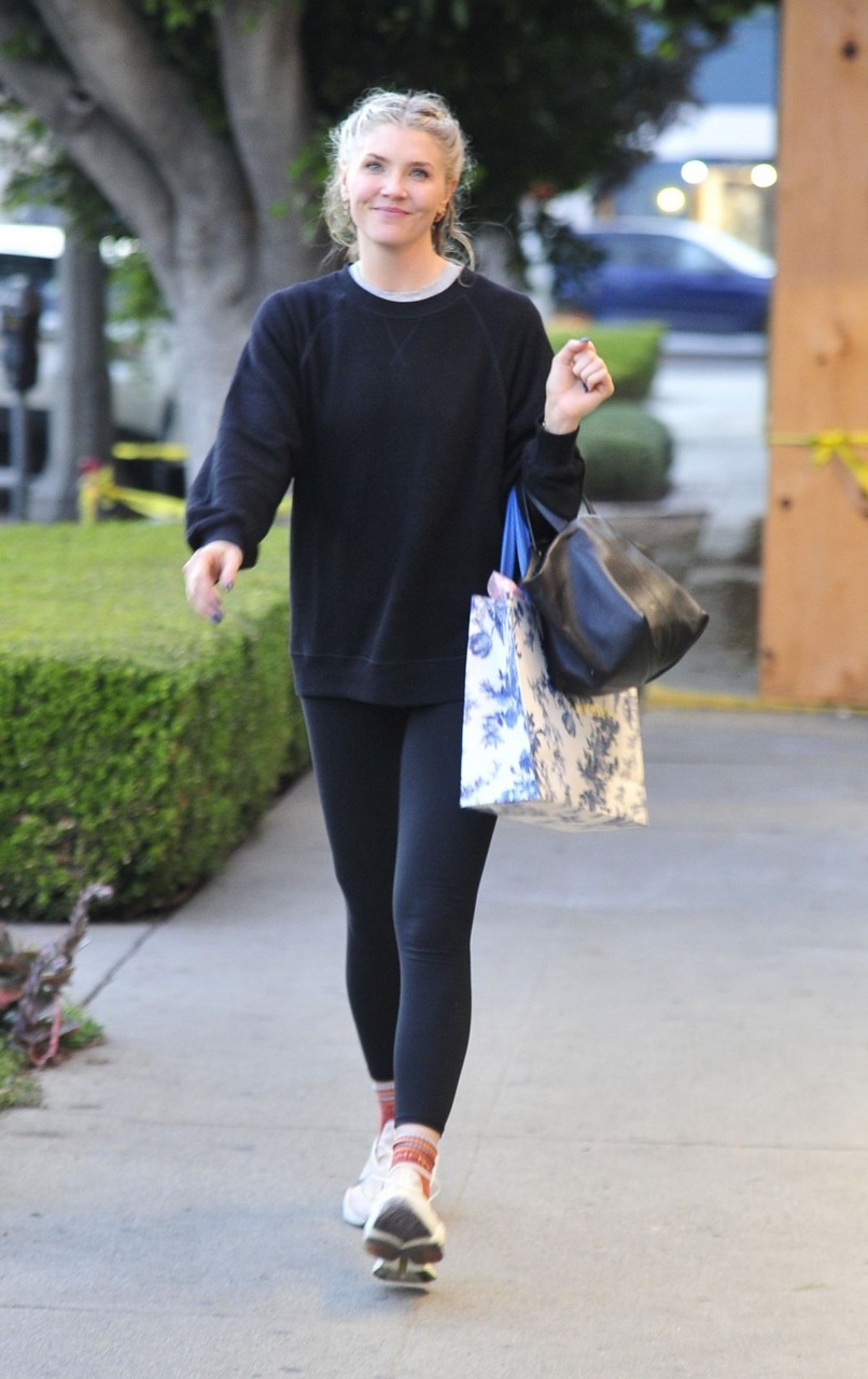 Olivia Jade Giannulli Amanda Kloots Out Shopping Melrose Los Angeles