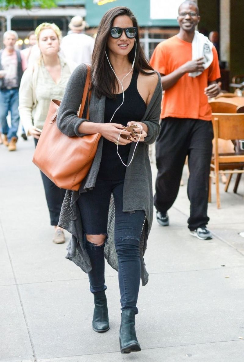 Olivia Munn Out About New York