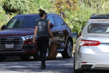 Olivia Wilde Arrives Her Home Los Angeles