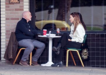 Olivia Wilde Out For Lunch With Friend Little Dom S Los Feliz