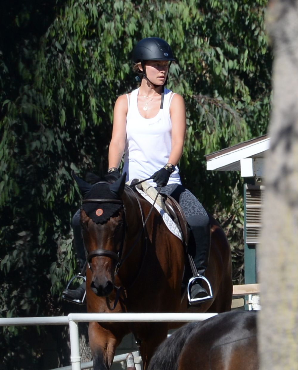 Olivia Wilde Riding Horse Thousand Oaks