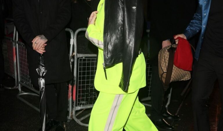 Paige Turley Arrives Nme Awards 2022 London (4 photos)