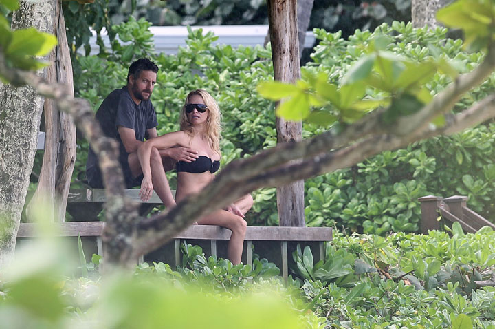 Pamela Anderson Black Bikini Thehawaii Beach