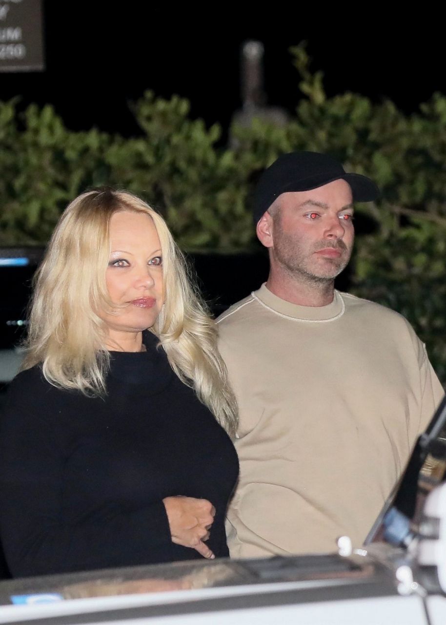 Pamela Anderson Out For Dinner With Her Husband Dan Hayhurst And Son Brandon Thomas Lee Nobu Malibu