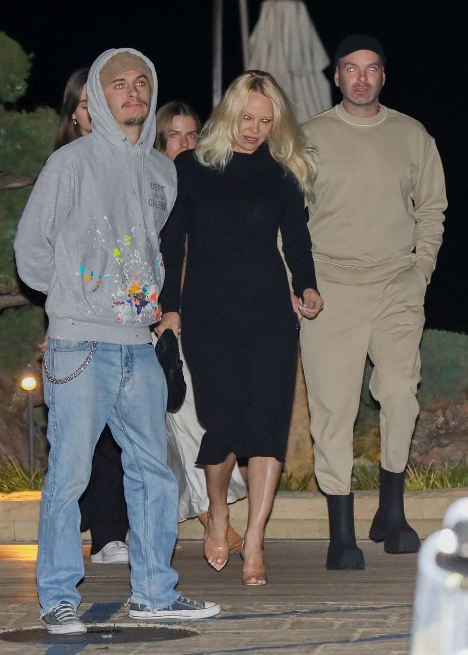 Pamela Anderson Out For Dinner With Her Husband Dan Hayhurst And Son Brandon Thomas Lee Nobu Malibu