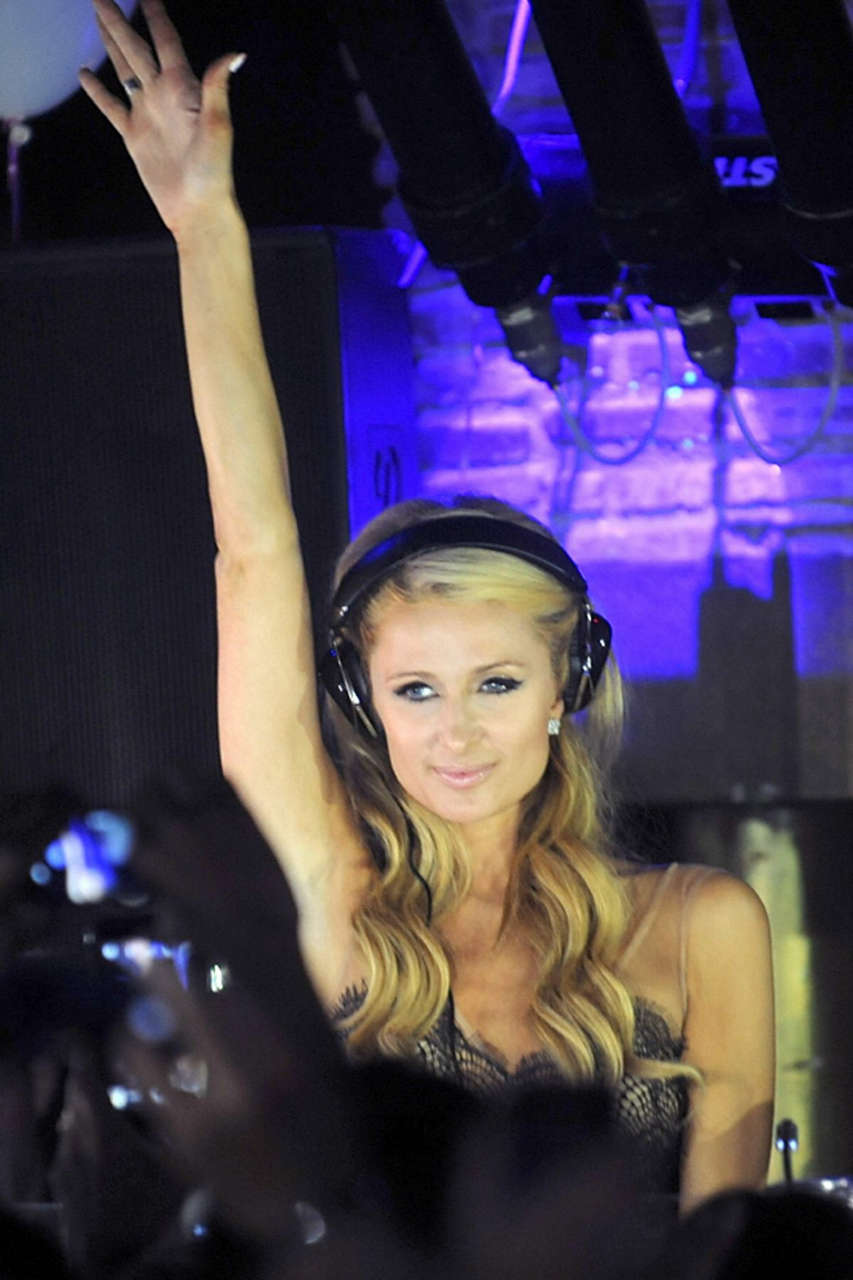 Paris Hilton Djs Oivia Valere Club Marbella