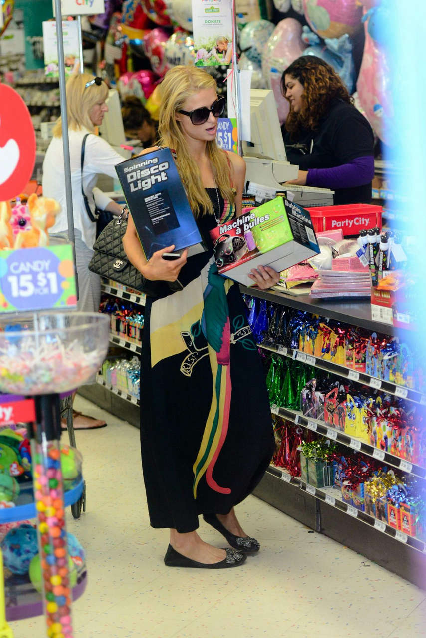 Paris Hilton Shopping Store Los Angeles