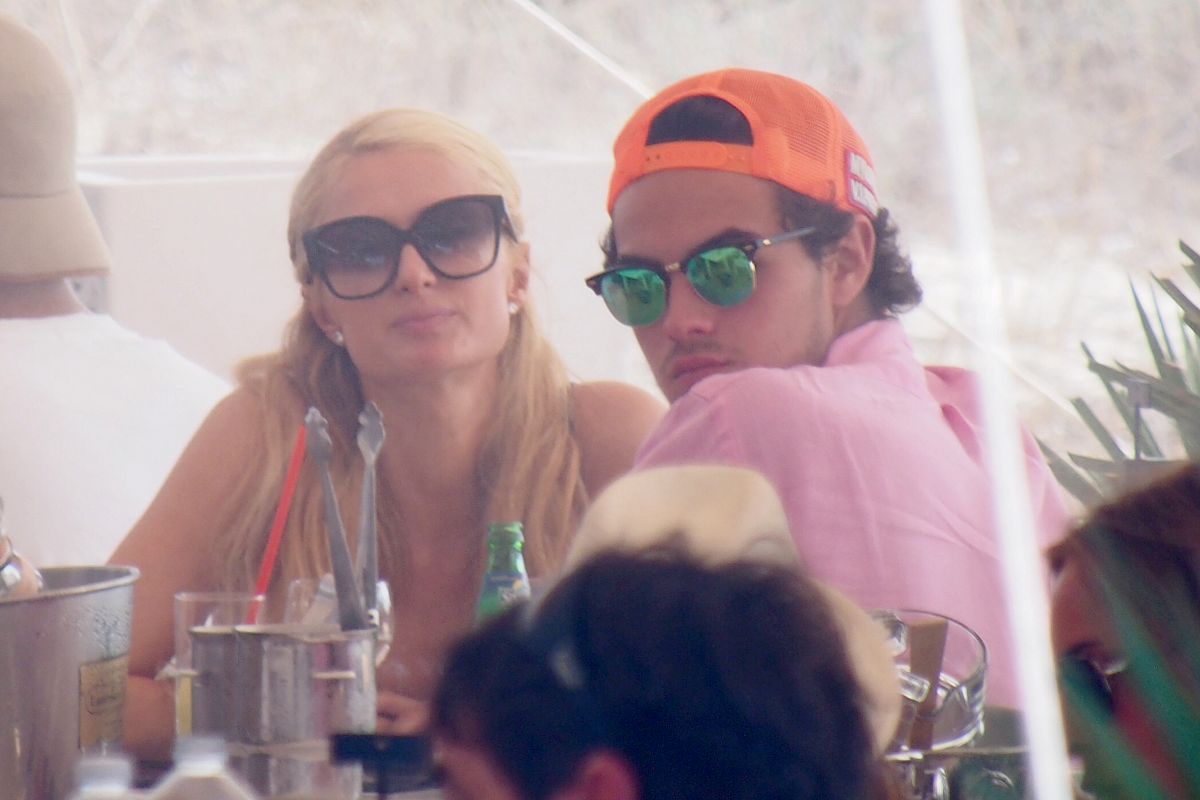 Paris Hilton With Boyfriend Vacation Ibiza