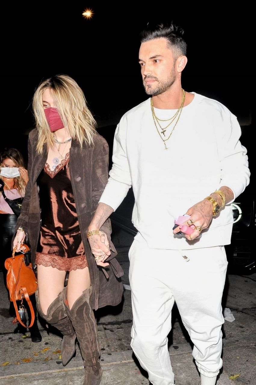 Paris Jackson Out Holding Hands With New Boyfriend For Valentine S Day Dinner Craig S West Hollywood