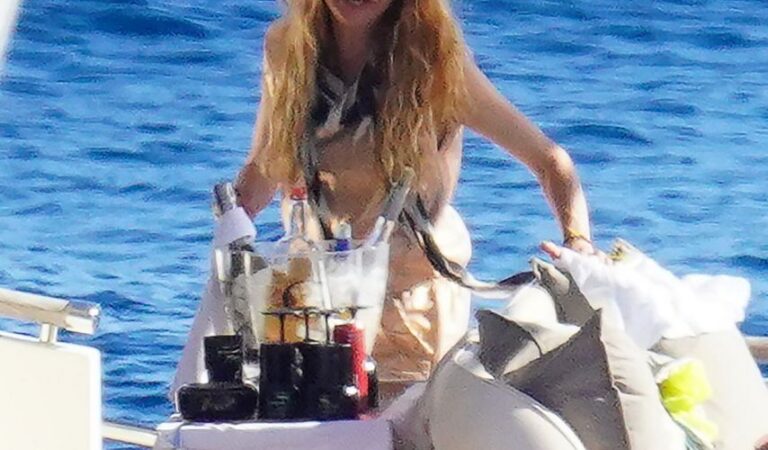 Paulina Rubio And Eugenio Lopez Alonso Out St Barths (8 photos)