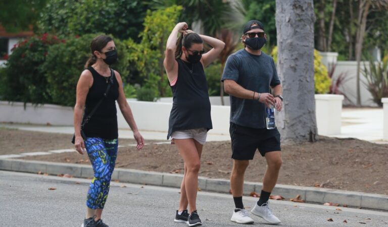 Pegnant Lea Michele Zandy Reich Out Santa Monica (10 photos)