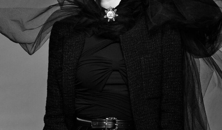 Penelope Cruz For Vogue Magazine Arabia December (5 photos)