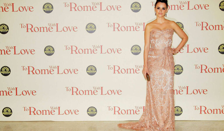Penelope Cruz To Rome With Love Premiere Rome (10 photos)