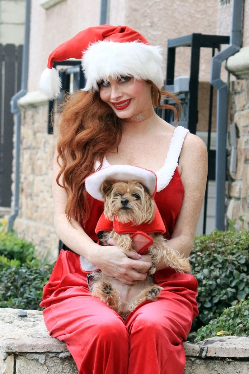 Phoebe Price As Miss Clause Out With Her Dog Los Angeles
