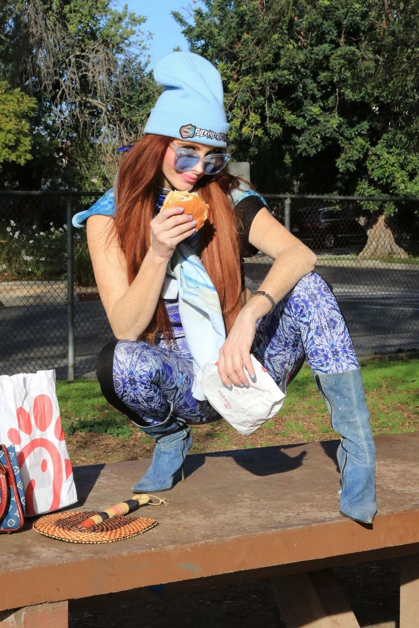 Phoebe Price Eating Chick Fil For Lunch Los Angeles